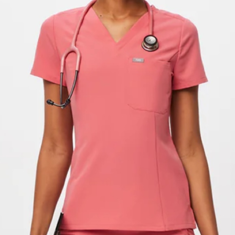 Slim Catarina™ One-Pocket Scrub Top